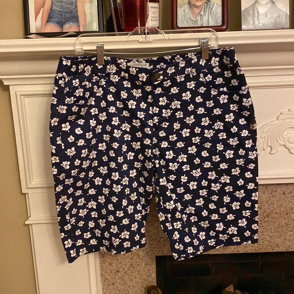 Coldwater creek size 16 shorts
